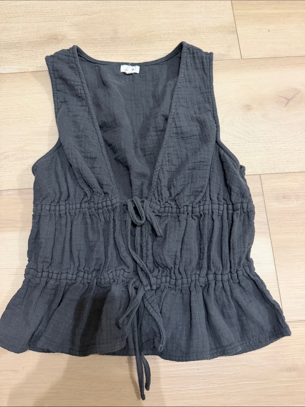 aerie Charcoal Gray Smocked V-Neck Sleeveless Tank size m